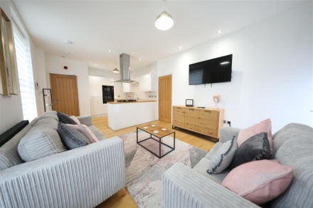 Luxury apartments at ‘The Academy’ which are amongst the ‘very best in Hull’ and ideal for professionals on market to rent